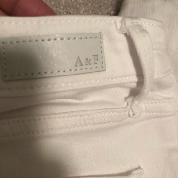 🤍HOST PICK 🤍White Abercrombie Jean - Picture 4 of 7